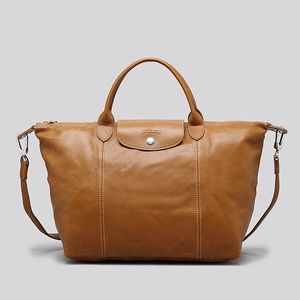 Medium Le Pliage Cuir Leather Top Handle Tote in Tan/Camel